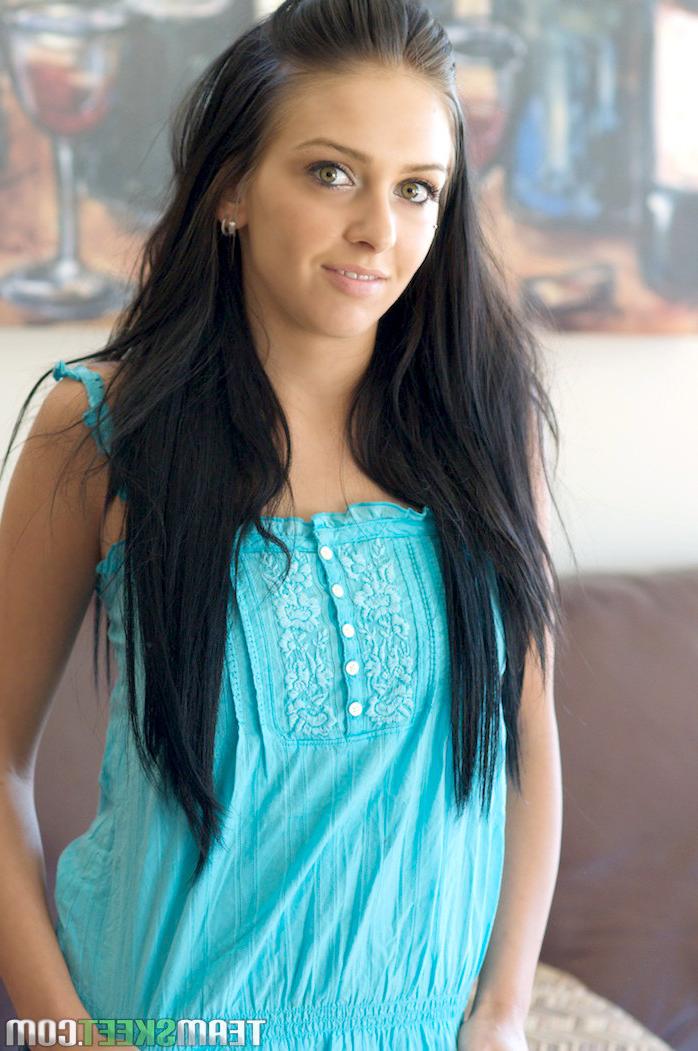 12P Amazing brunette teen with a shaved snatch toys herself