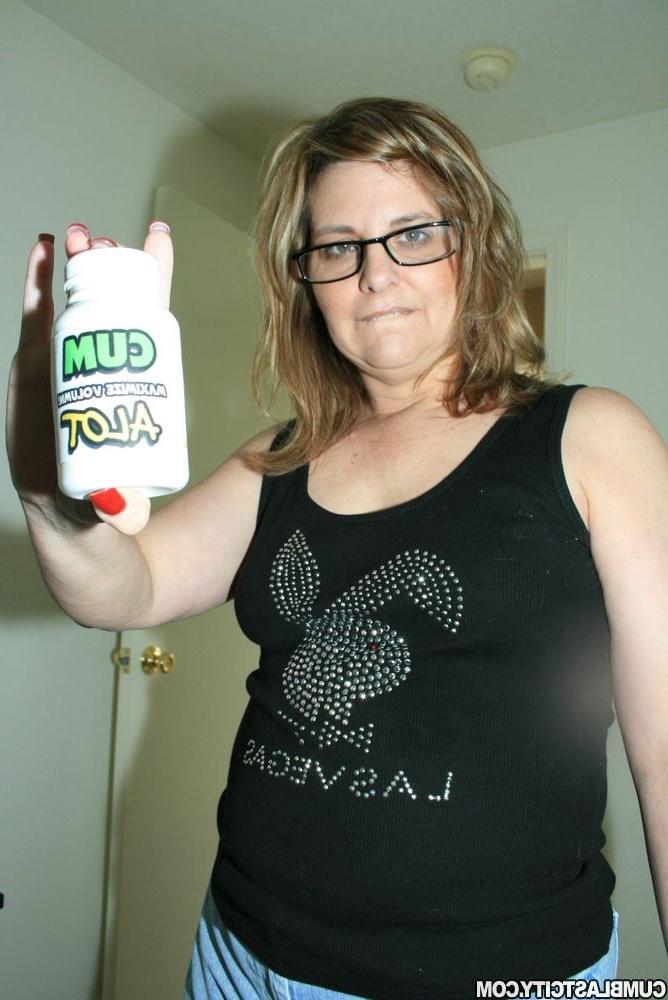 12P Frankie Rae finds Billys cum pills and jacks off a massive insan