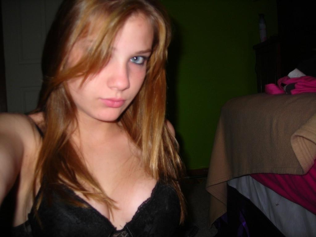 16P Andrea's perky tits and smooth pussy