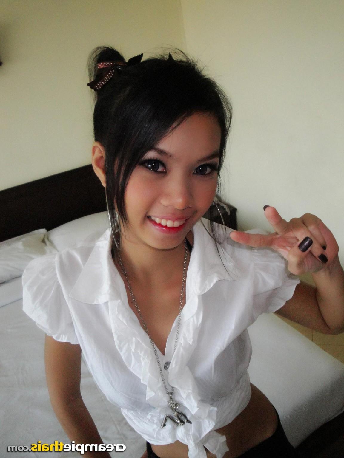 16P Petite Asian Thai babe gets fucked then a huge creampie