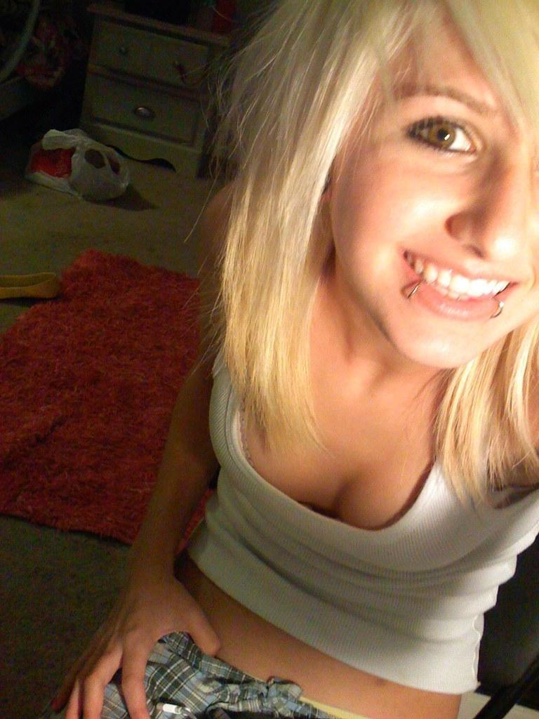 15P Selfshot amateur emo teen girlfriends teasing