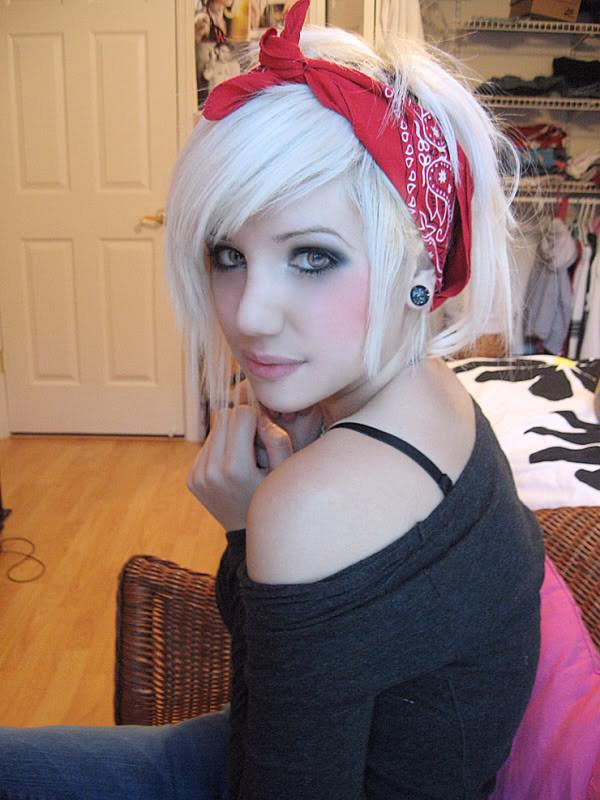 15P Selfshot amateur emo teen girlfriends teasing