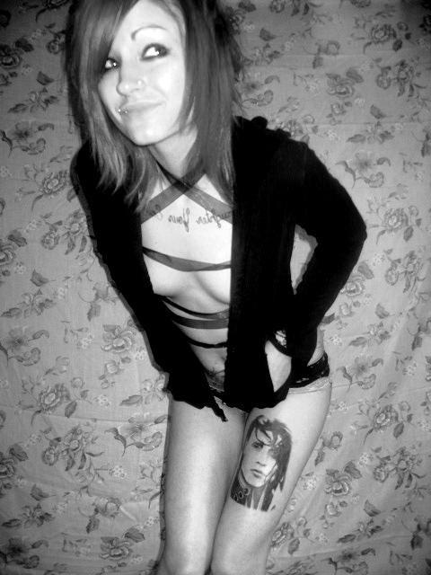 15P Selfshot amateur emo teen girlfriends teasing