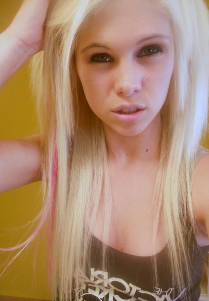 15P Selfshot amateur emo teen girlfriends teasing