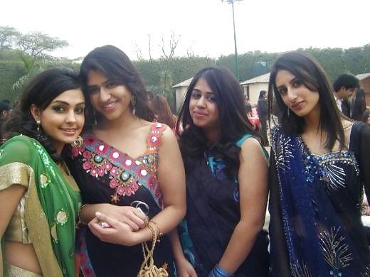 21P Sexy indian school girls