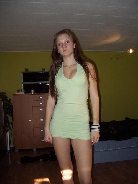 16P Hot closeup pictures of wet amateur snatch