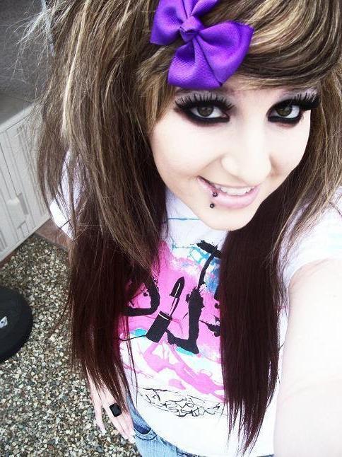 15P Topless selfshot emo teen gfs in panties