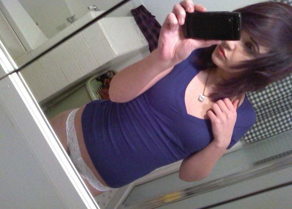 15P Tight selfshot emo girlfriends in panties