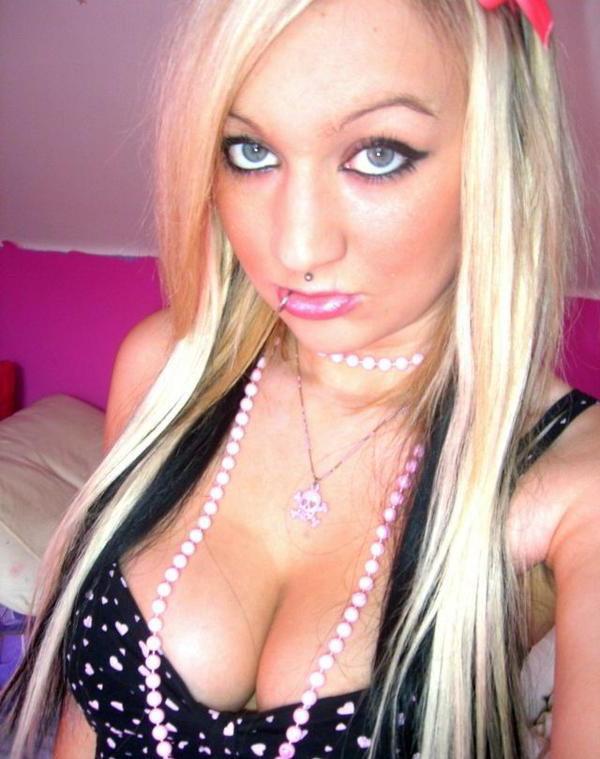 15P Tight selfshot emo girlfriends in panties
