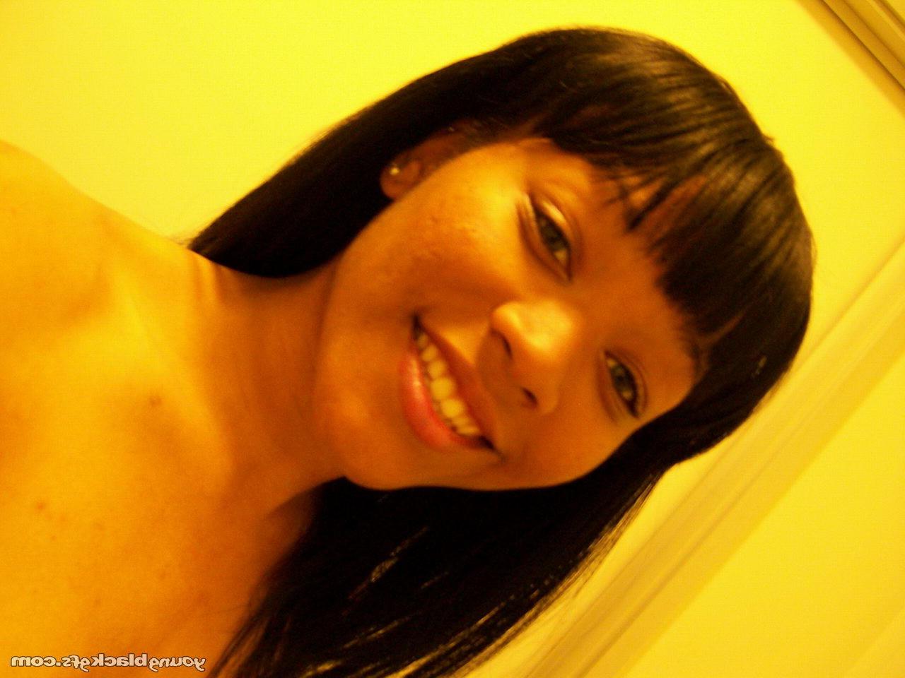 15P Ebony girlfriend self shoting