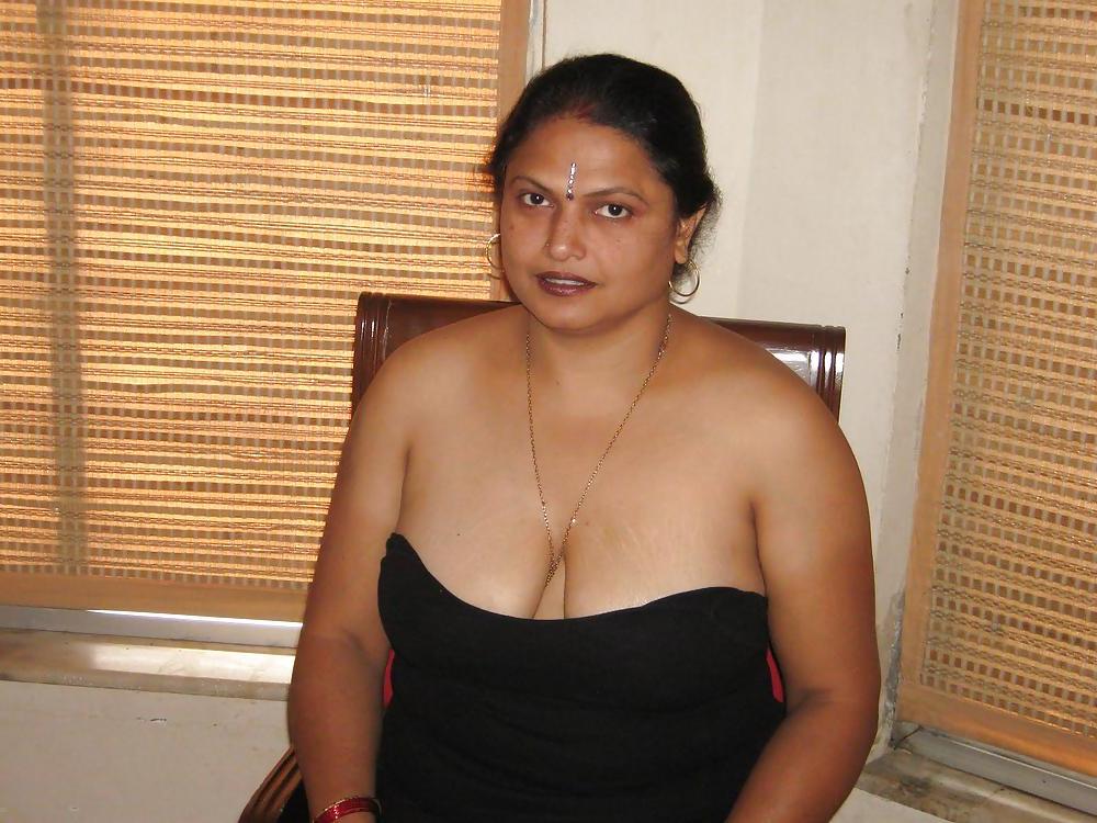 25P HOT INDIAN MATURE