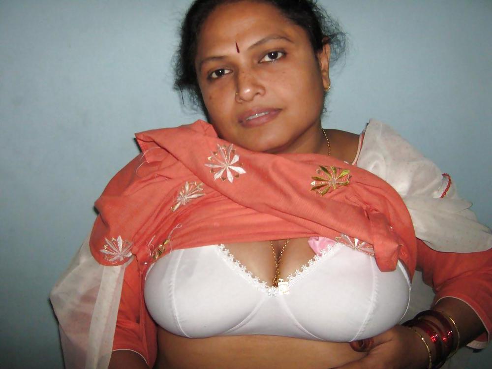 25P HOT INDIAN MATURE