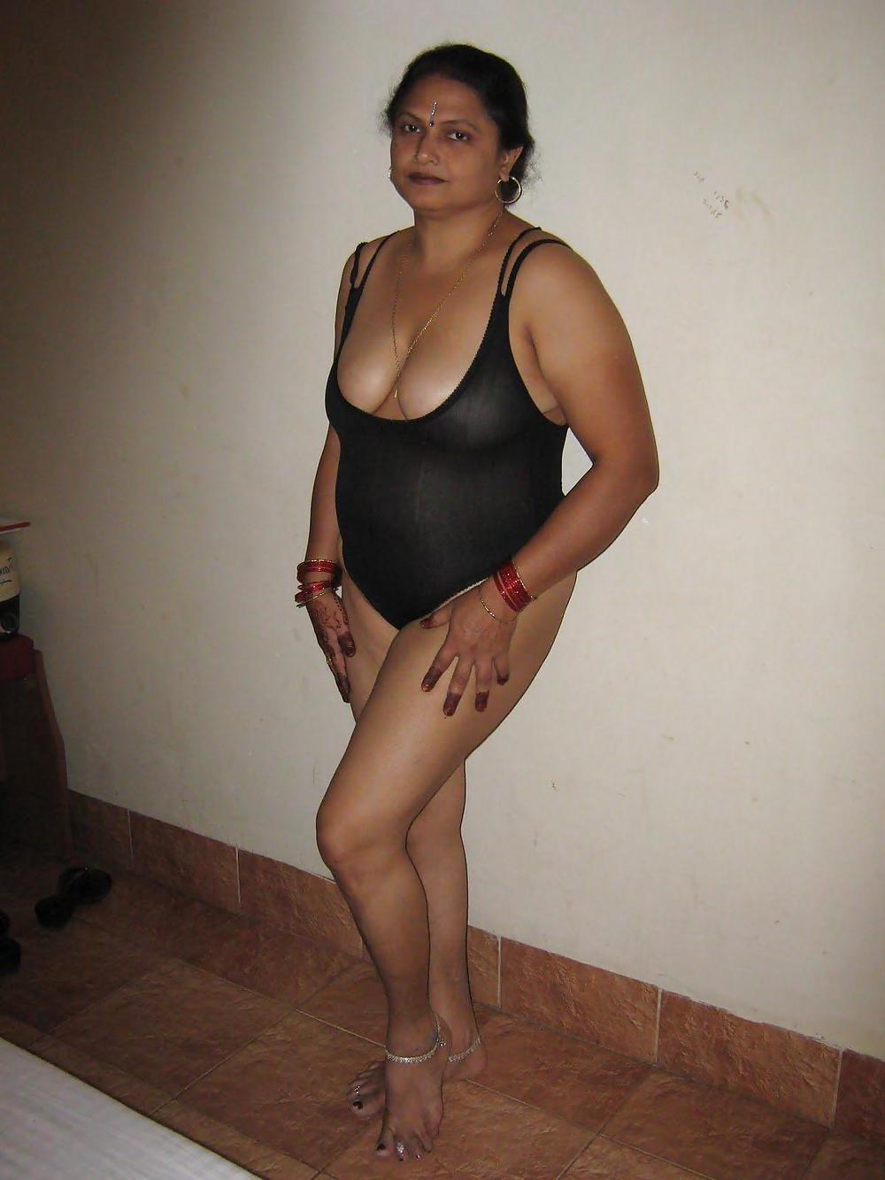 25P HOT INDIAN MATURE