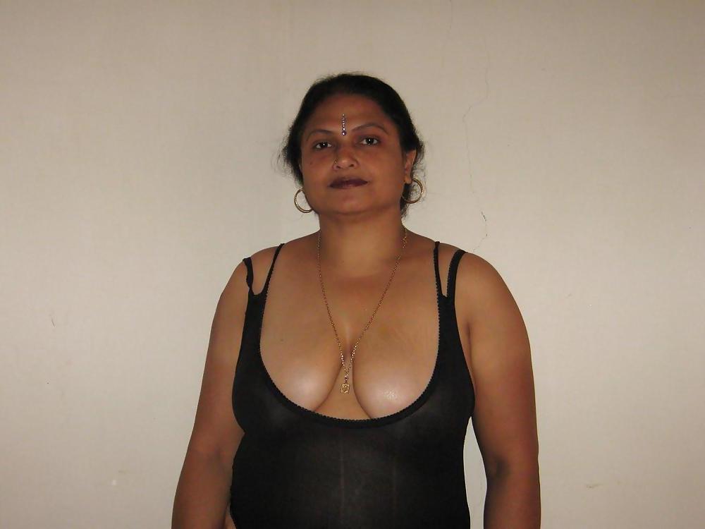 25P HOT INDIAN MATURE