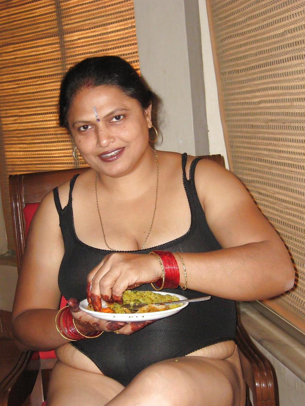 25P HOT INDIAN MATURE