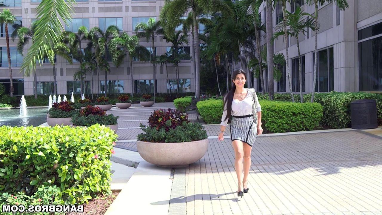 17P Latina milf Soffie loves the thrill of public analsex