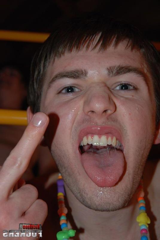 15P Young Twinks Milking The Cum