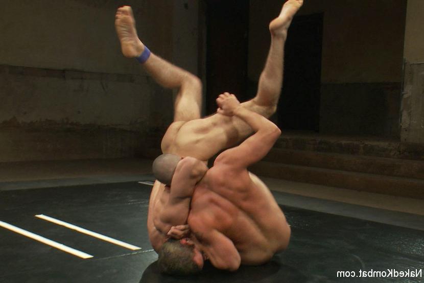 15P Two hot bodied studs push each other to the limit on the mat