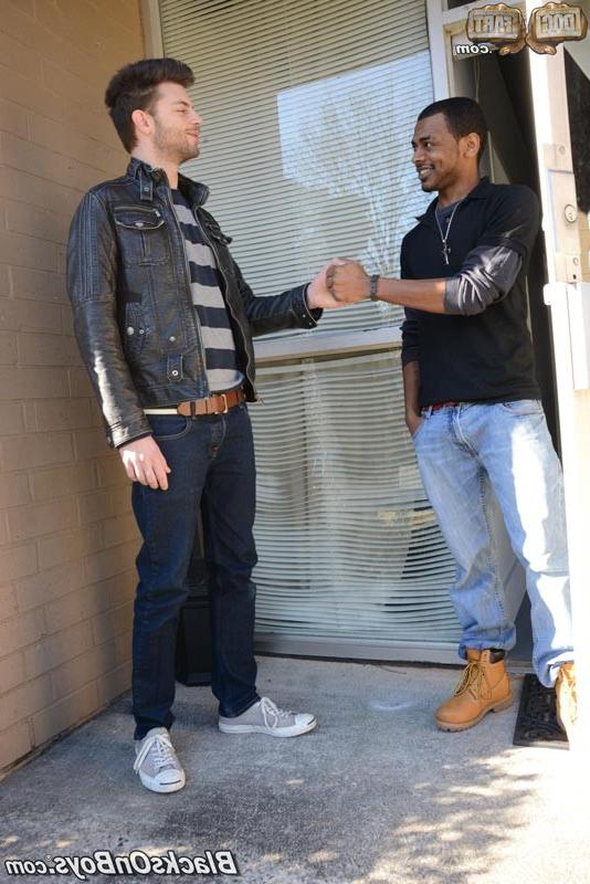 15P Black Guy Has a White Boy For Sex