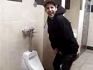 10P Ich beim Pinkeln ein Handyvideo gemacht von meinem Freund