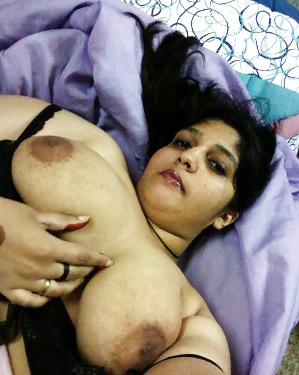 13P Hot indian showing big boobs
