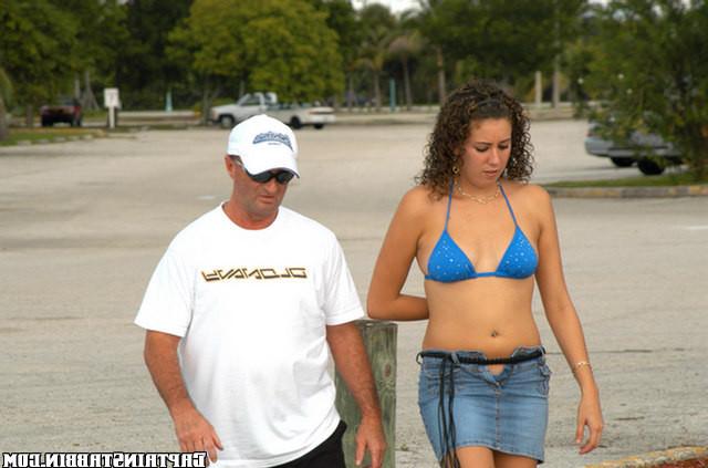 15P Sexy beach girl bending her tight ass and shaved pussy on hot close up