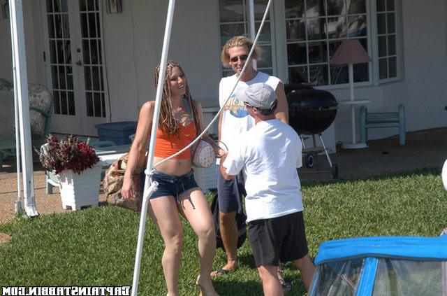 16P Alexis plays with her snatch while sucking a rod