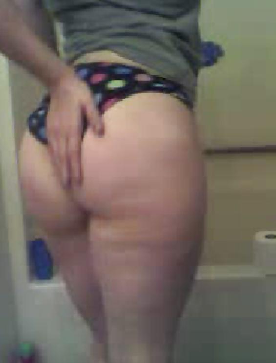 25P Greasy and round bounce big ASS amateurs