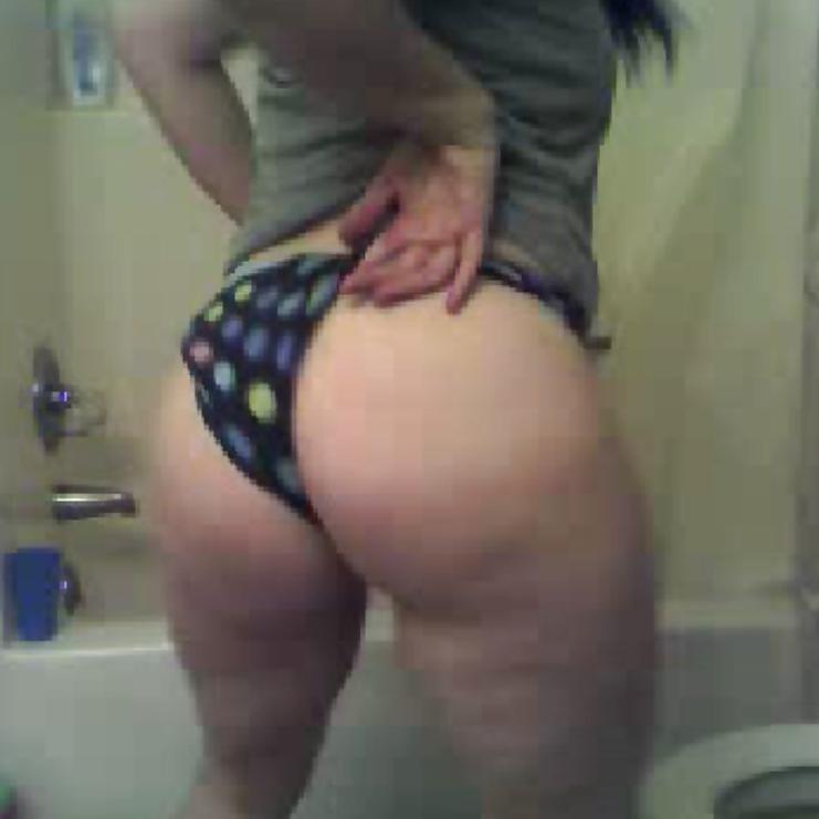 25P Greasy and round bounce big ASS amateurs