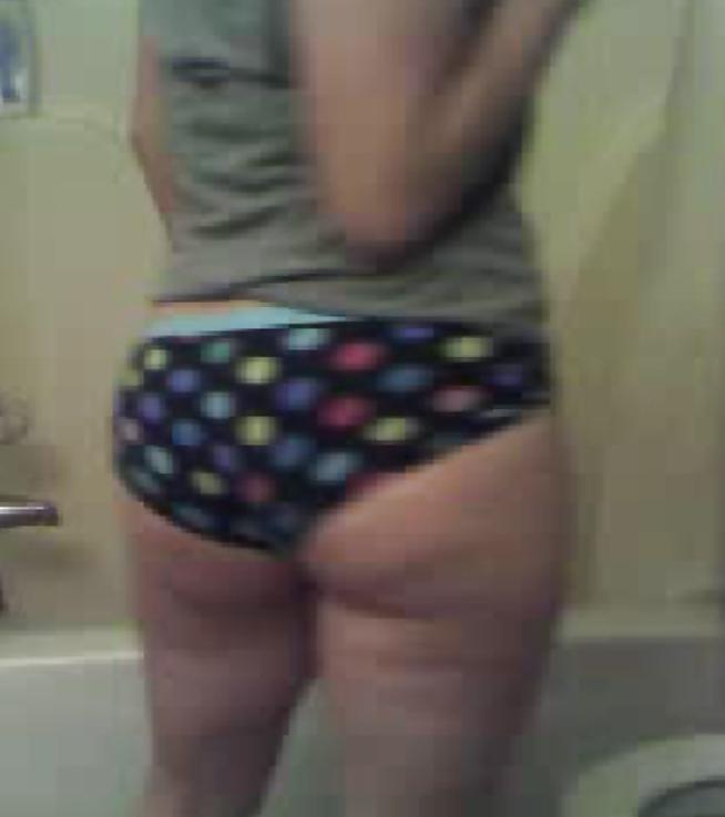 25P Greasy and round bounce big ASS amateurs