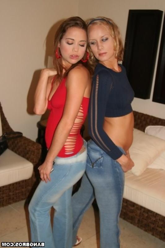 15P Sexy Lesben versohlt Hintern