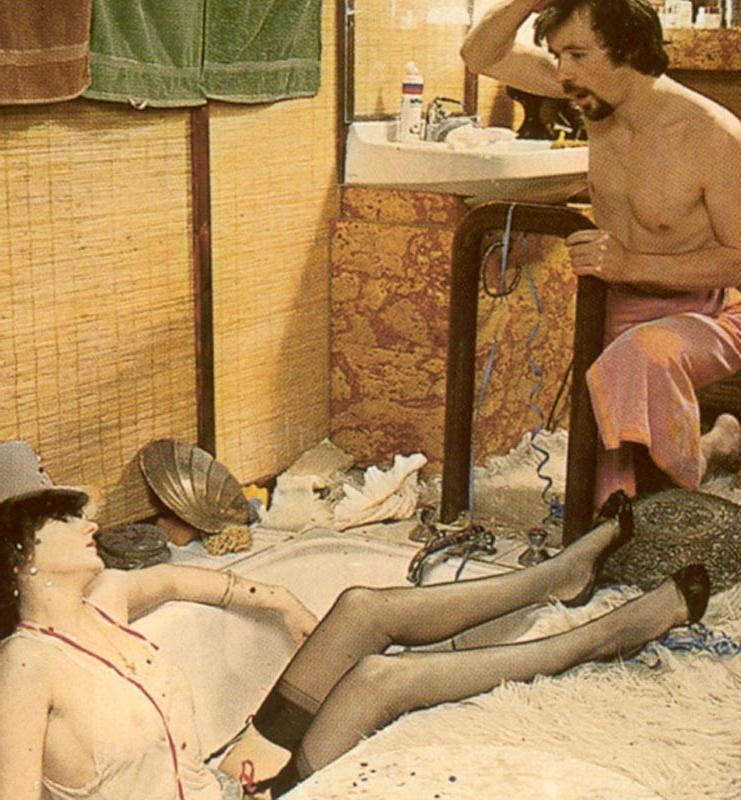 16P Retro couple having a fuck party in the bathtub