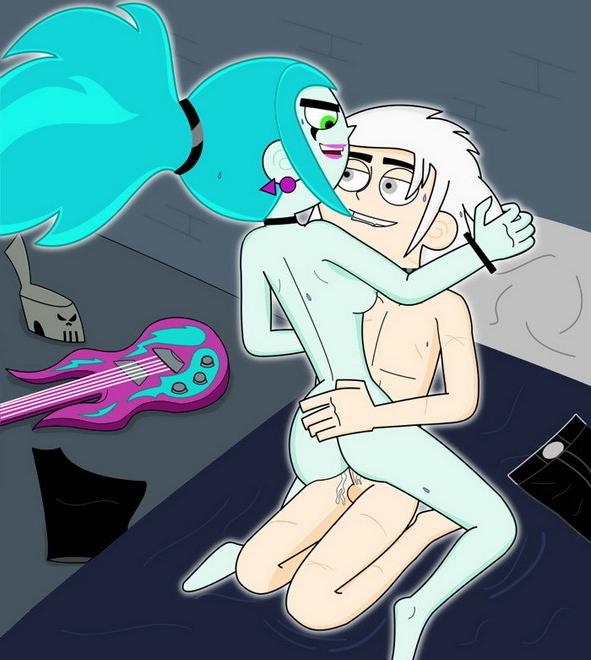 12P Kinky Ember gets penetrated and sprayed in hot sperm