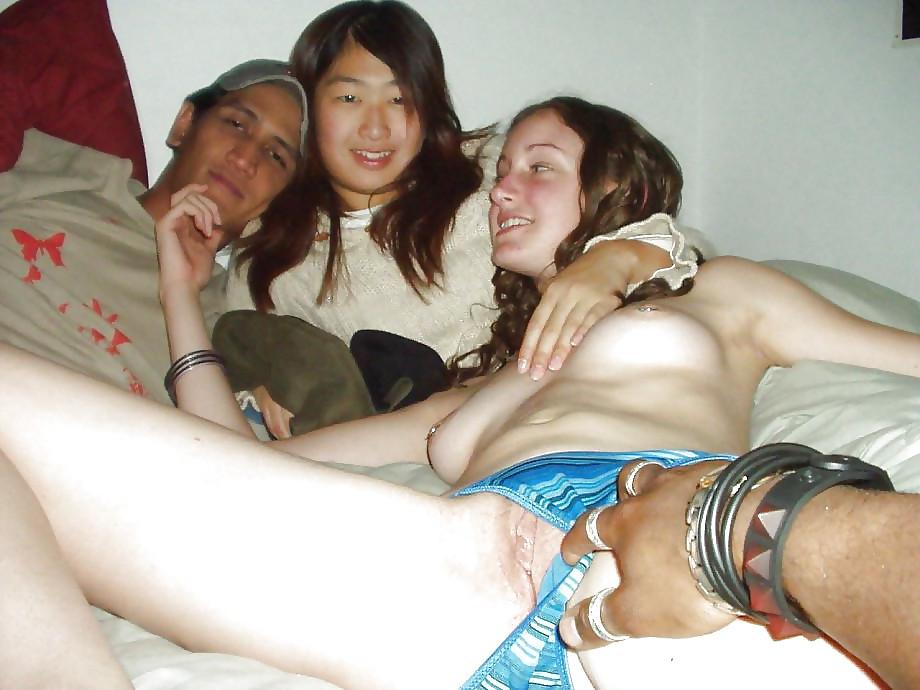 25P Sharing a Girlfriend: Threesome (MFM) - 1