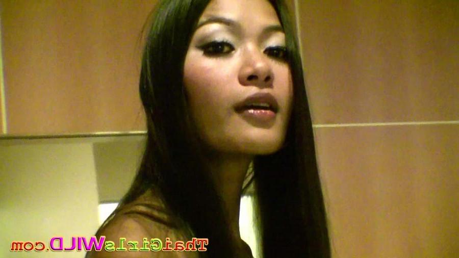 16P Amateur petite beautiful Thai girl Nit gets a creampie