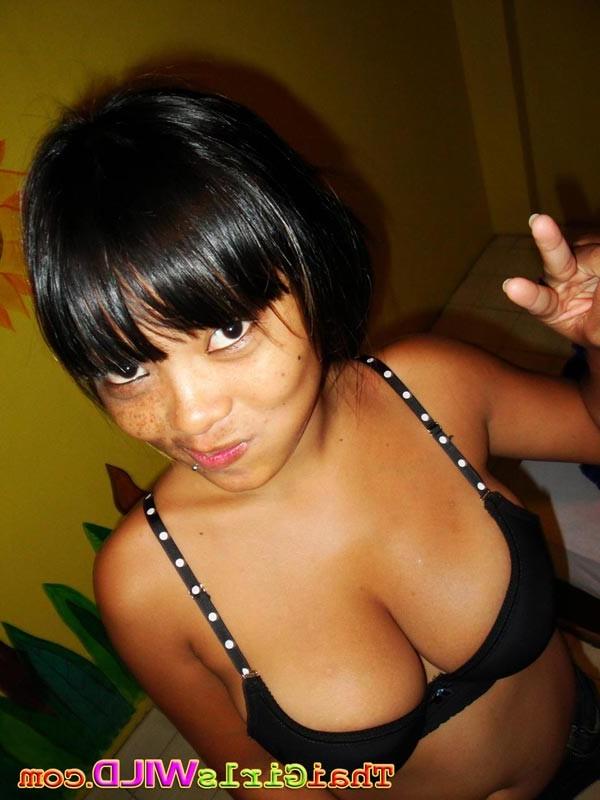 16P Random pictures of Thai teen Gail and her massive tits