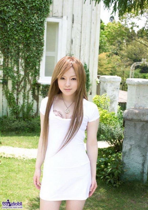 15P Japanese cutie Ria Sakurai shows titties and pussy
