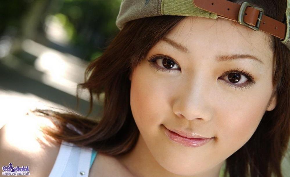 15P Pretty asian idol Mai Kitamura shows ass and pussy