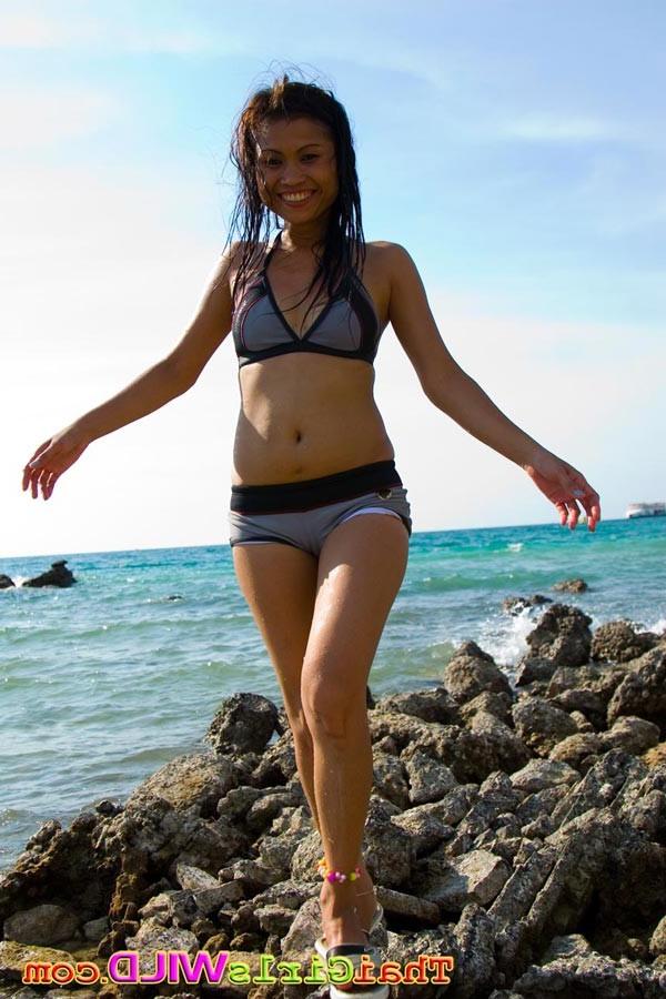 16P Sexy petite Thai babes strip out of bikinis on the beach