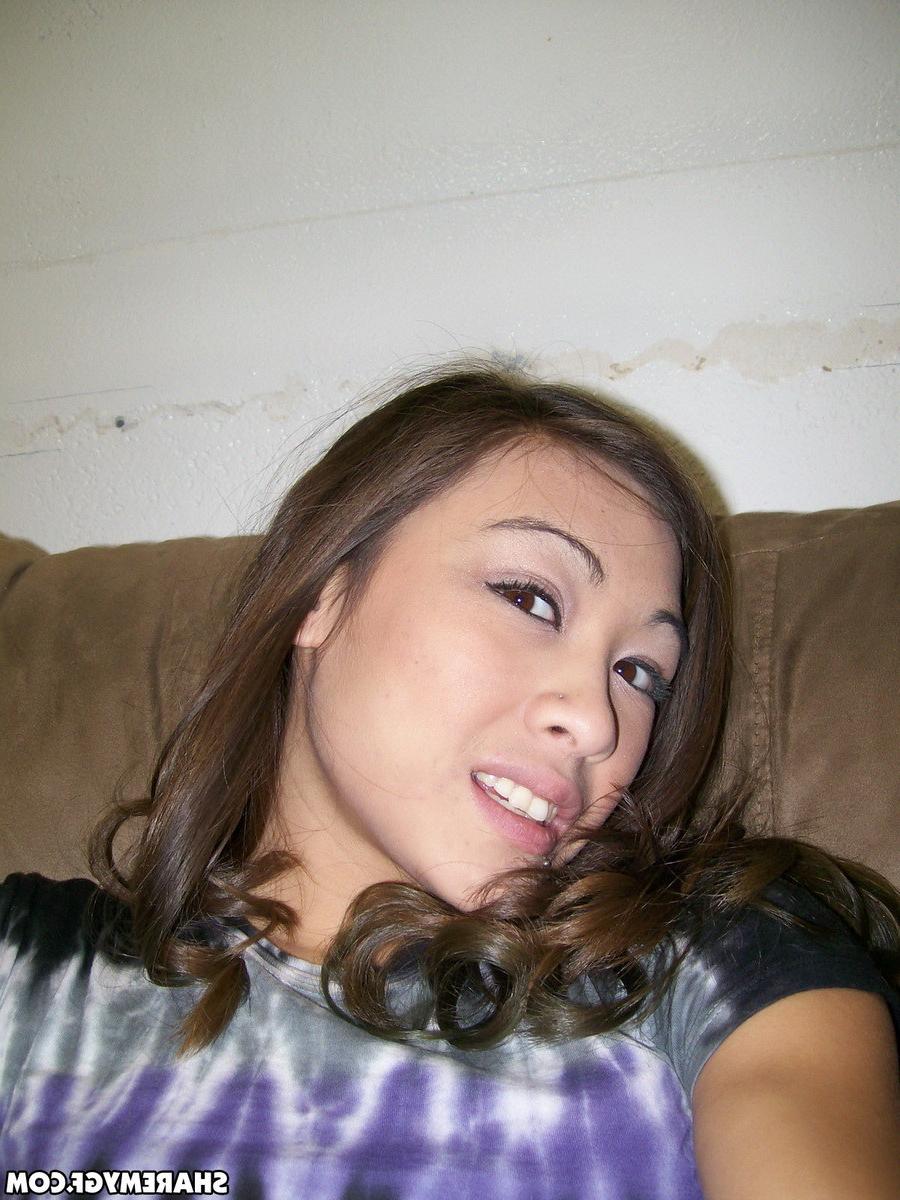 12P Cute Asian girlfriend teases in nude selfshot pictures