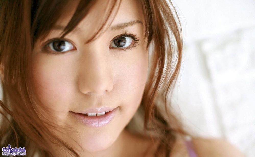15P Pretty asian model Nanami Wakase poses showin body
