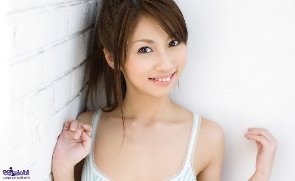 15P Asian schoolgirl Risa Chigasaki strips showin body