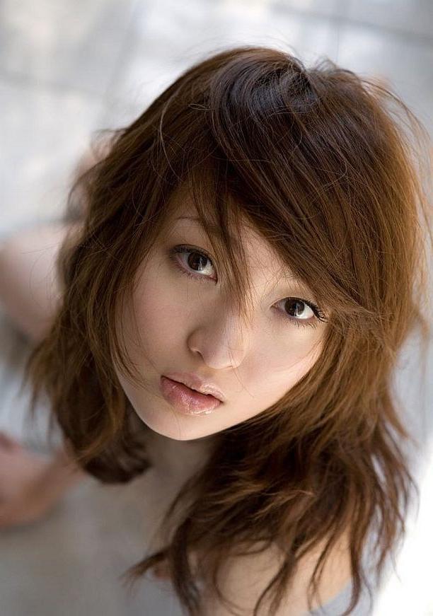 15P Pretty japanese Maiko Kazano takes bath shows tits