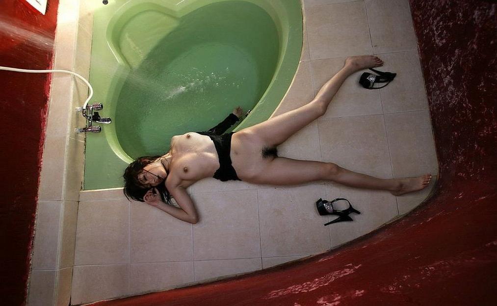 16P Naughty japanese Kurumi Morishita poses shows tits