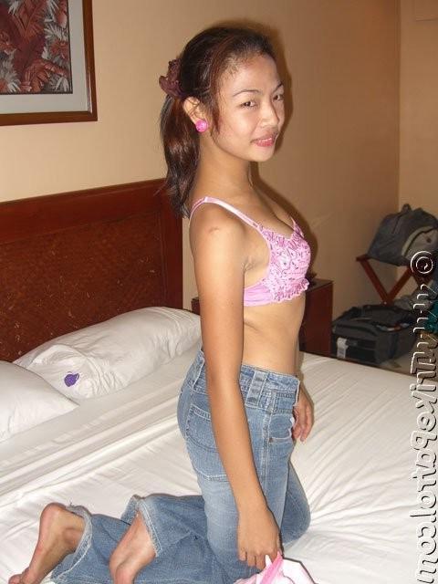 20P Virgin Filipina deflowered by tourist caught on video
