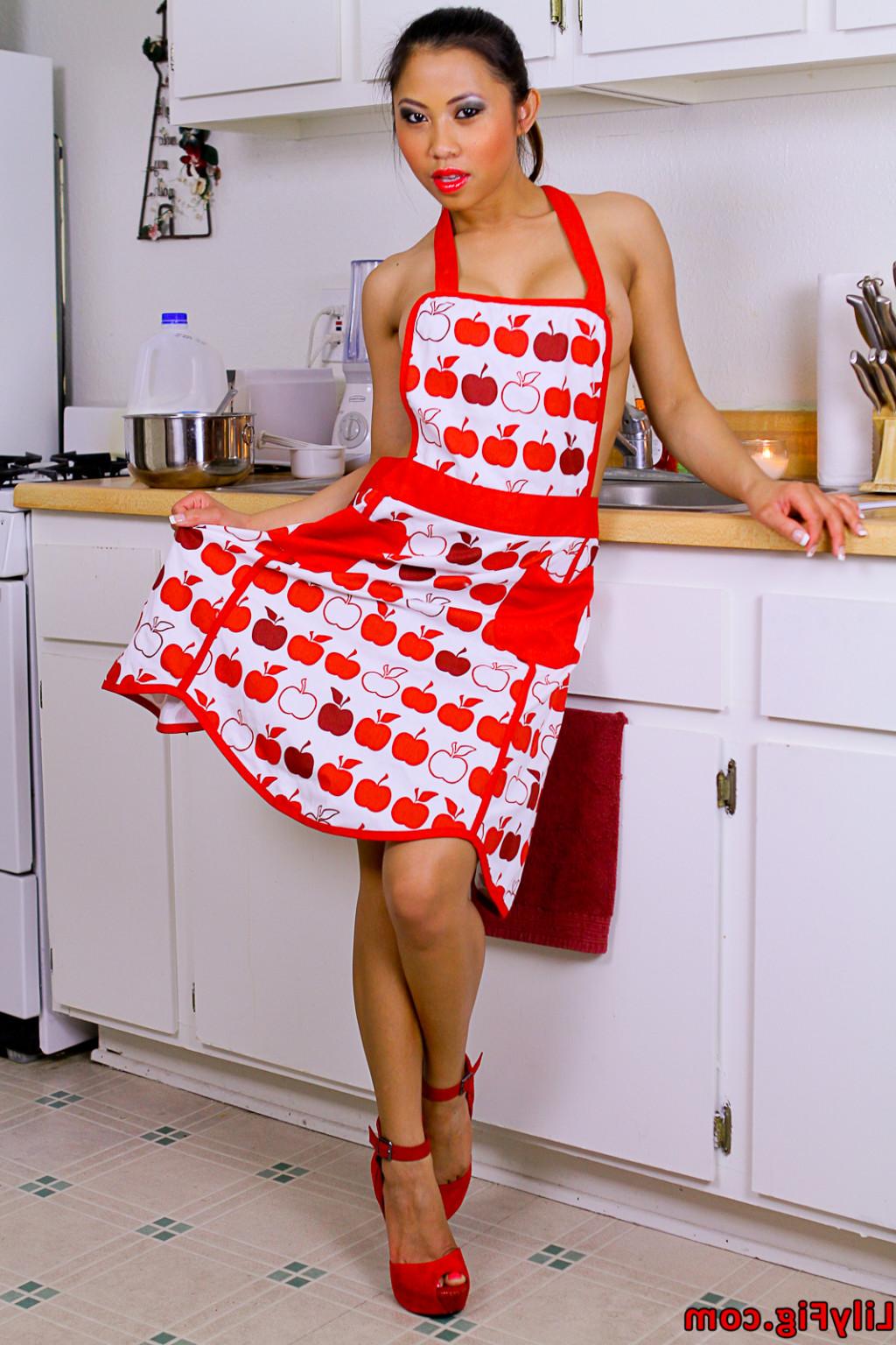 15P Lily Figuera Sexy Chef