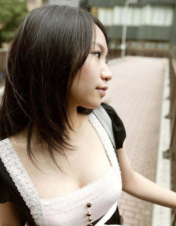 16P Mio sexy Asian teen maid shows off