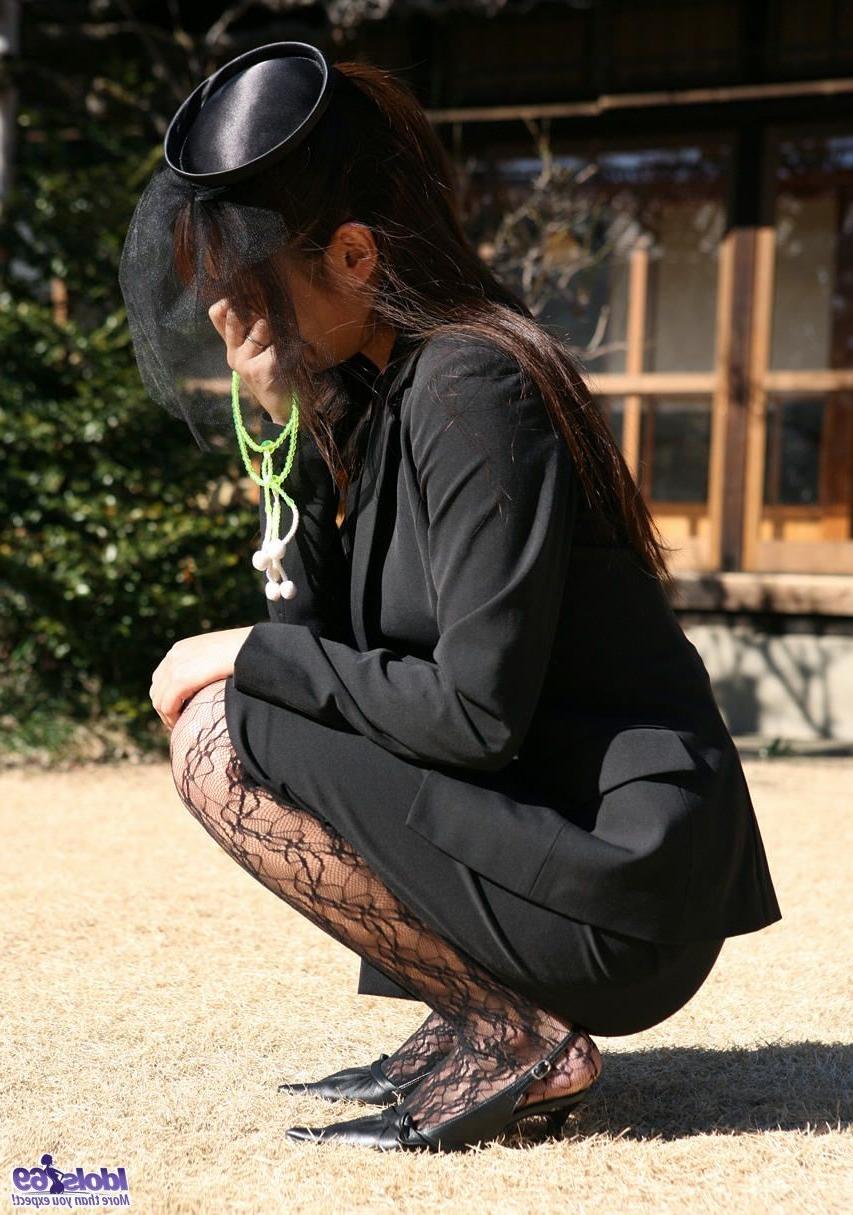 16P Asian widow mourns husband by a picture
