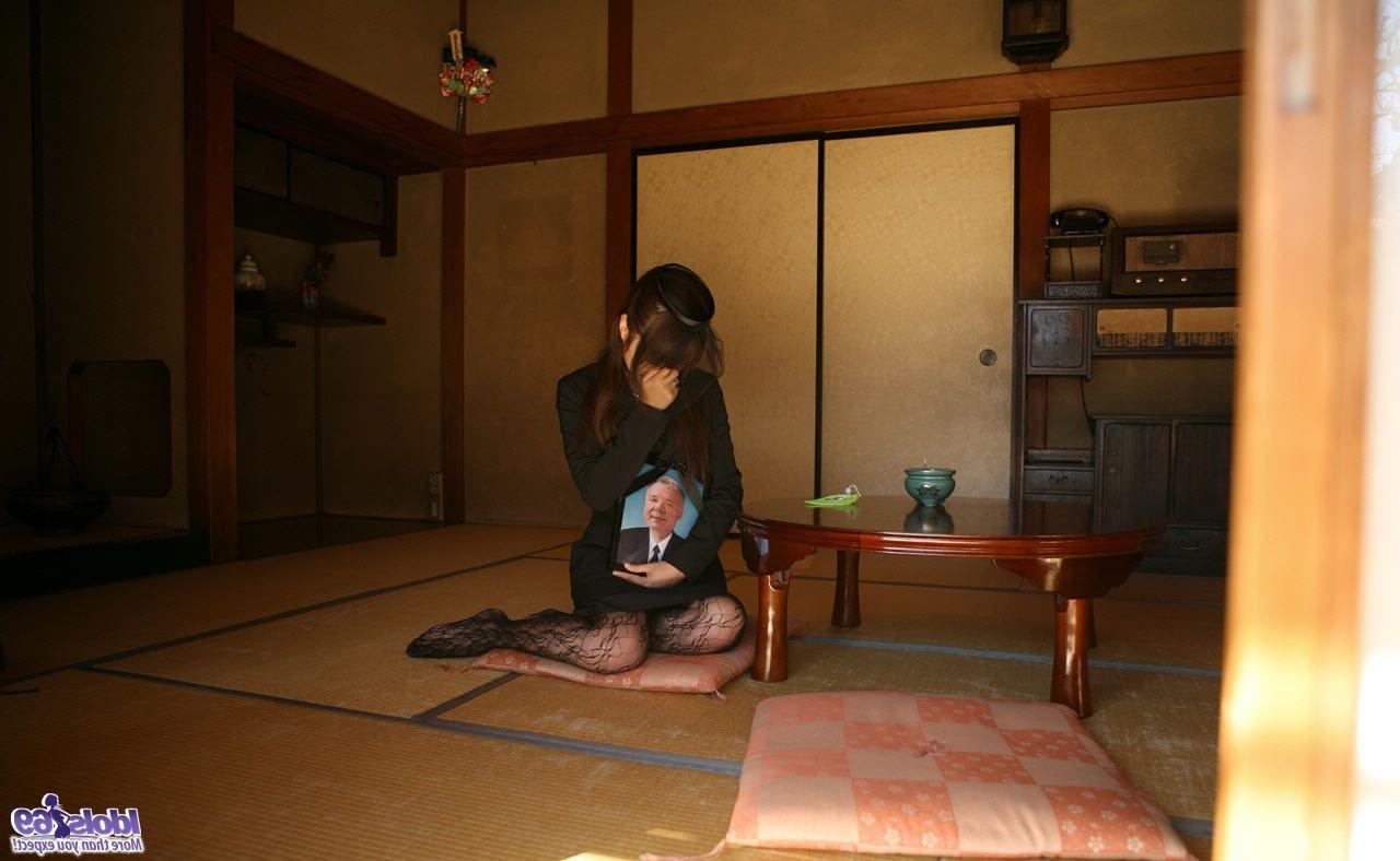 16P Asian widow mourns husband by a picture