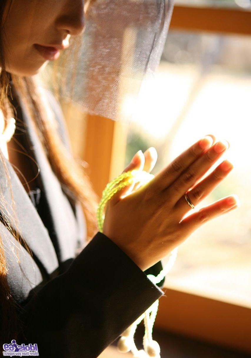 16P Asian widow mourns husband by a picture